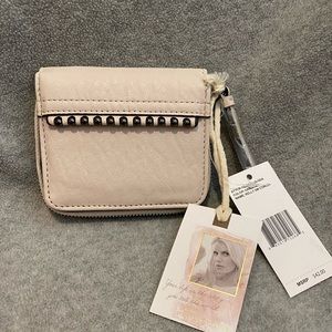 Jessica Simpson wallet